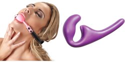 Фиолетовый безремневой анальный страпон «Natural Seduction» и Кляп с фиксацией на голове Bad Kitty «Knebel»